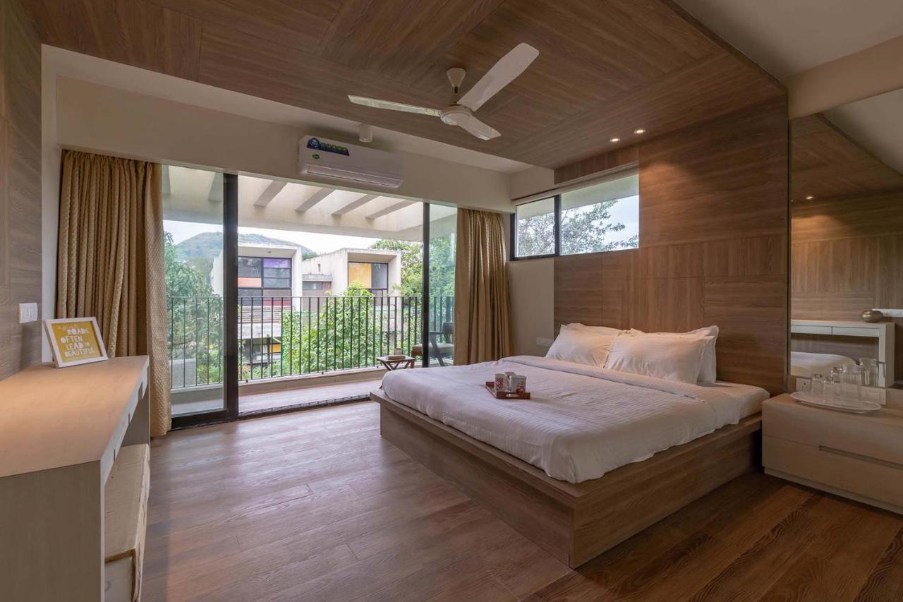 Villa Foresta By Stayvista With Modern Decor, Swimming Pool & Expansive Lawn For A Perfect Escape Lonavla Zewnętrze zdjęcie
